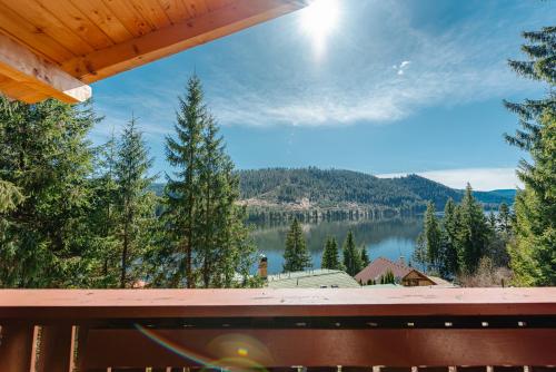 a view of a lake from the deck of a cabin at Perla Lacului in Rişca