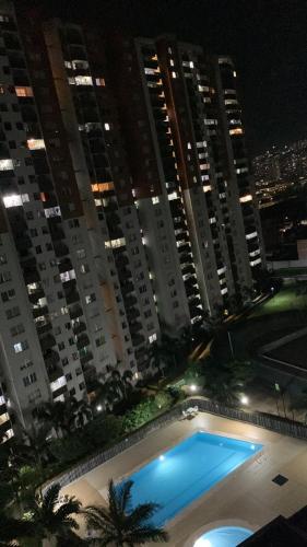 Luxurious Stayの敷地内または近くにあるプール