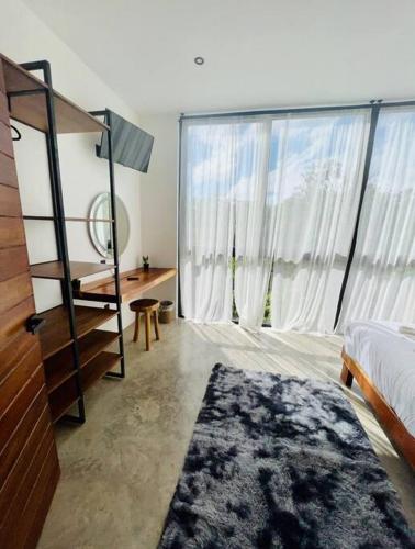 Postel nebo postele na pokoji v ubytování Lush Tulum Jungle Penthouse with Ensuite Rooftop Pool & HighSpeed Wifi