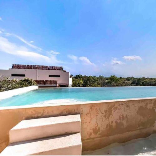 Bazén v ubytování Lush Tulum Jungle Penthouse with Ensuite Rooftop Pool & HighSpeed Wifi nebo v jeho okolí