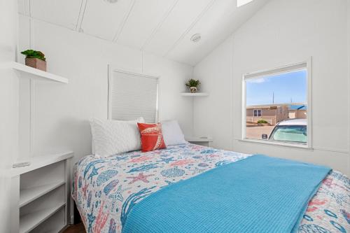 a bedroom with a bed and a window at Bonnet Sea Cottage on the water- LIV Resort in Port Isabel