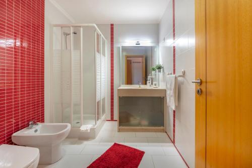 a bathroom with a toilet and a sink and a shower at Close to the sea, to Lisbon and to your heart in Silveira
