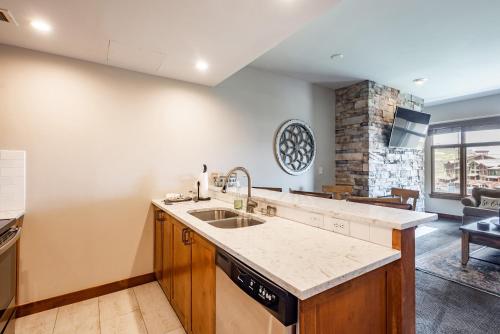 Dapur atau dapur kecil di Sundial Lodge by All Seasons Resort Lodging