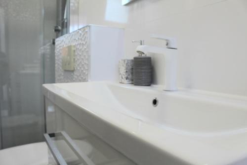 Kúpeľňa v ubytovaní Luxury apartment Maestral - private pool
