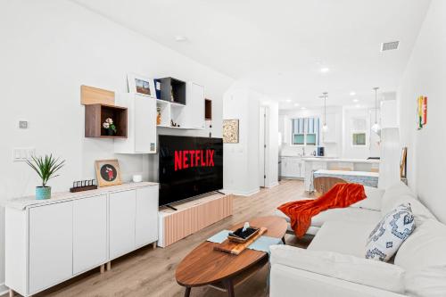 a living room with a white couch and a tv at Luxurious Ontario Townhouse Ideal Family in Ontario