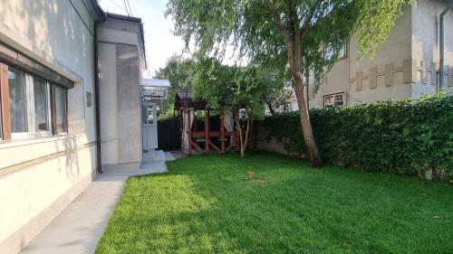 Κήπος έξω από το Alecsandri Residence