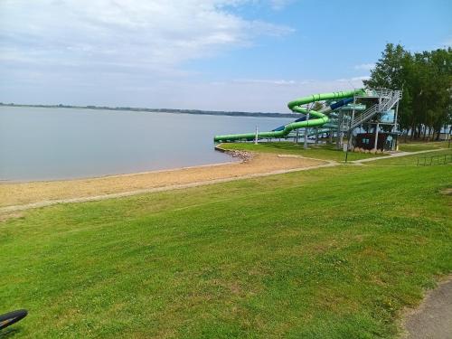 Afbeelding uit fotogalerij van appartement tiszameer in Tiszaderzs