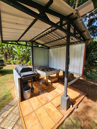 Ein Garten an der Unterkunft Cabaña Del Rio