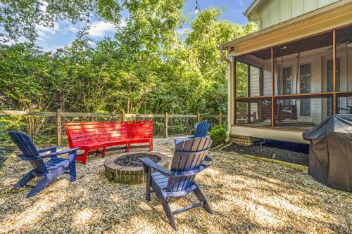 a yard with two chairs and a red bench at Musician's Ranch in Franklin