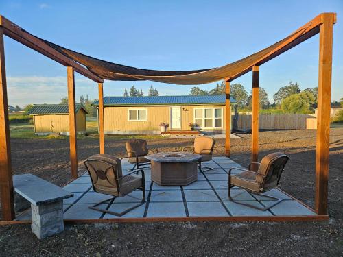 Patio nebo venkovní prostory v ubytování Yelm Prairie Vacation Rentals
