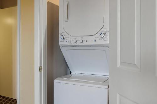 a white washer and dryer in a room at Club Wyndham Pagosa in Pagosa Springs