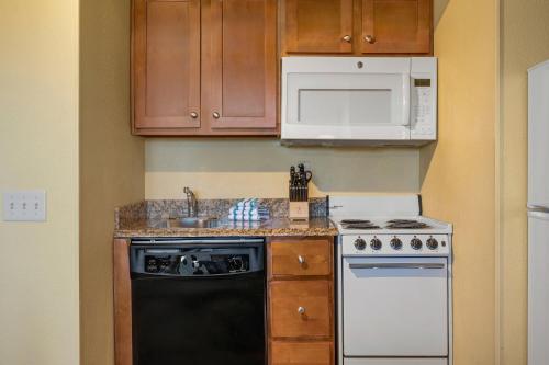 a kitchen with a stove and a microwave at Club Wyndham Pagosa in Pagosa Springs