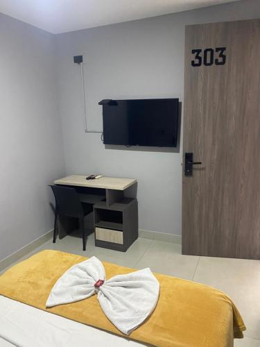 TV a/nebo společenská místnost v ubytování hotel escorial neiva