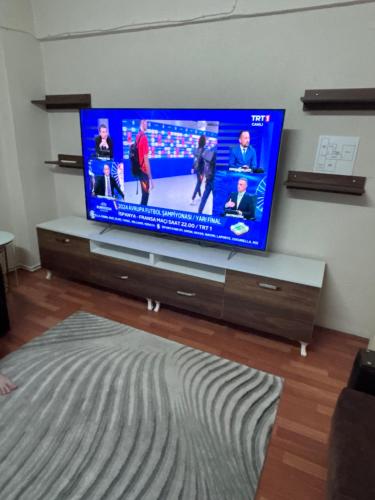 Una televisión o centro de entretenimiento en Alida Home Pamukkale