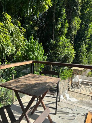 a wooden table sitting on top of a patio at Yannai Chalé Praia in Ilhabela