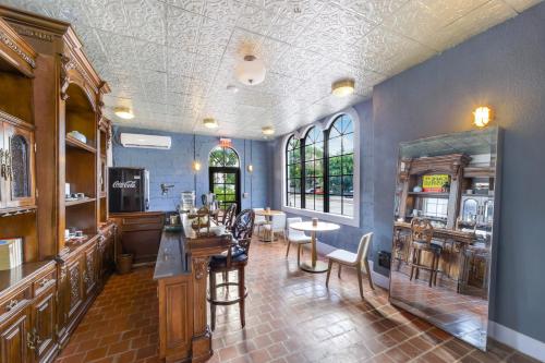 Tower Hotel Little Havana Image