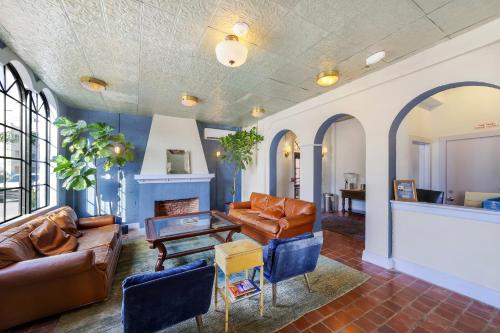Tower Hotel Little Havana Image