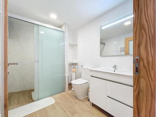 a bathroom with a shower and a toilet and a sink at Celeiro do Avô in Santana