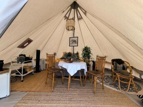 Fotografie z fotogalerie ubytování Luxury Tent with Restroom and shower, close to the Beach v destinaci Ystad