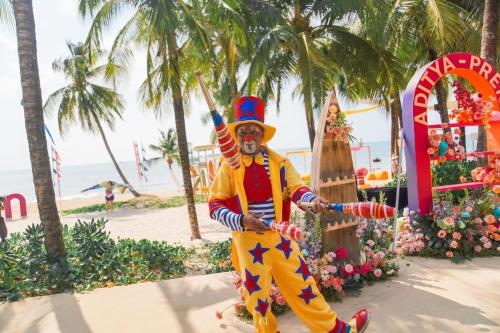 Επισκέπτες που μένουν στο Marina resort Waterfront Minh Phu Quoc lodge beach swimming pool