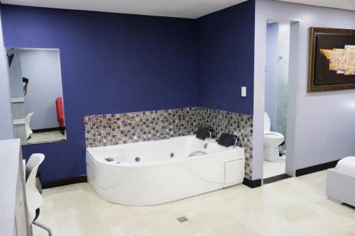 Koupelna v ubytování Hotel Lleras 10