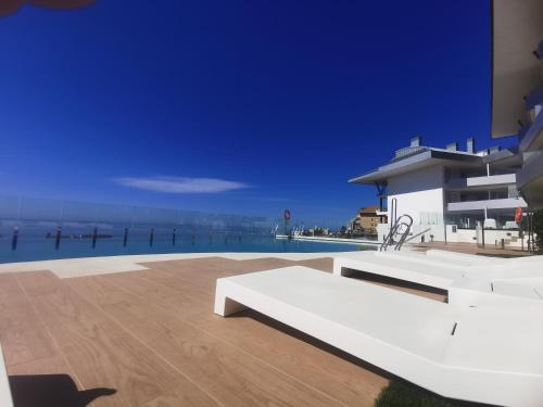 Bel APPARTEMENT FACE A LA MER