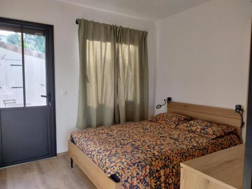 Postel nebo postele na pokoji v ubytování L'atelier provençal