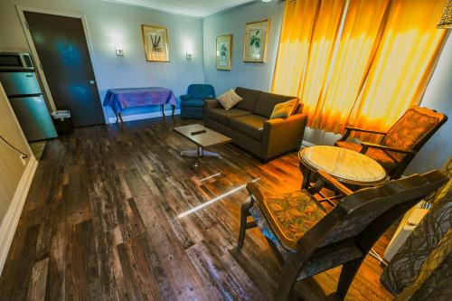 Ruang duduk di Sauble Beach Lodge