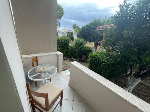 a small balcony with a table and chairs on a house at Edgar Hotel in Vlorë