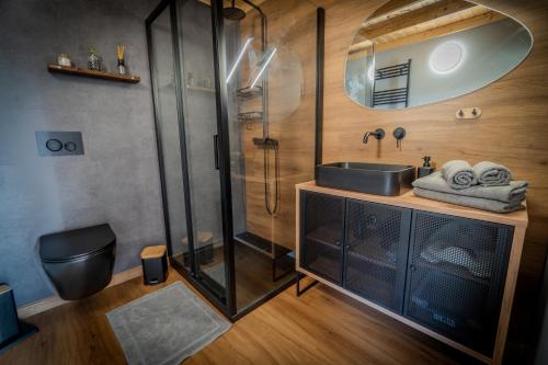 Koupelna v ubytování Glamping HEN W TRAWIE