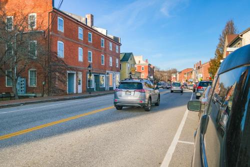 Φωτογραφία από το άλμπουμ του Downtown Hallowell Retreat with Water Views! σε Hallowell