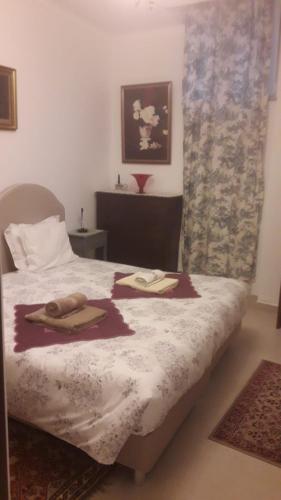 a bedroom with a bed with two towels on it at Sintra lousa in Sintra