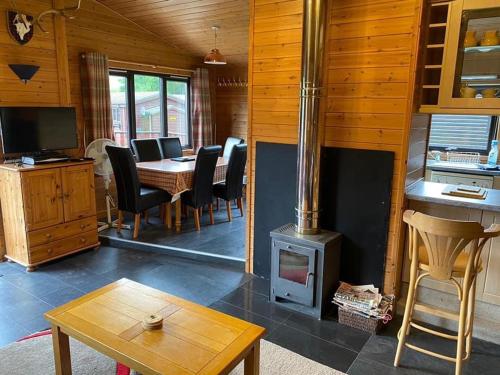 TV a/nebo společenská místnost v ubytování Loch Lomond Lodge
