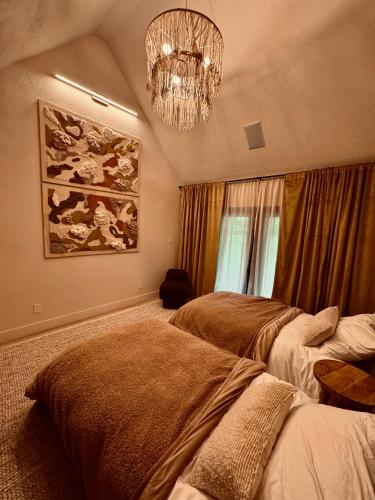 Ένα ή περισσότερα κρεβάτια σε δωμάτιο στο Stunning Villa in Princeton, NJ