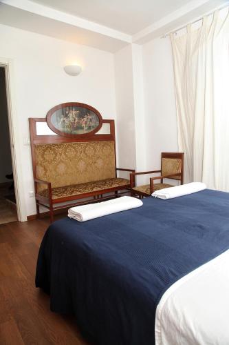 a bedroom with two beds and a blue blanket at Torre Di Sebastiano in Gaggi