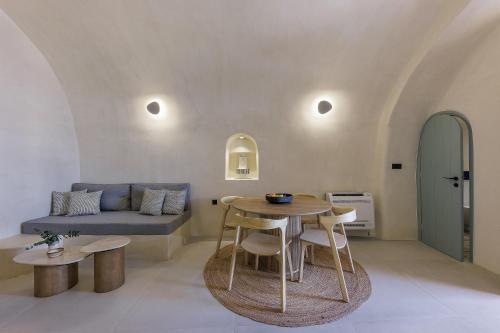 Annouso Villa with Hot Tub by Caldera Houses