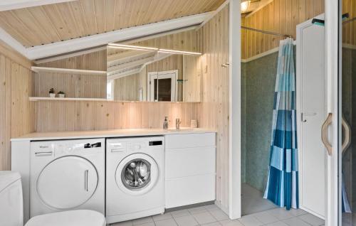a laundry room with a washer and dryer at Holiday Home Kragevej in Hirtshals