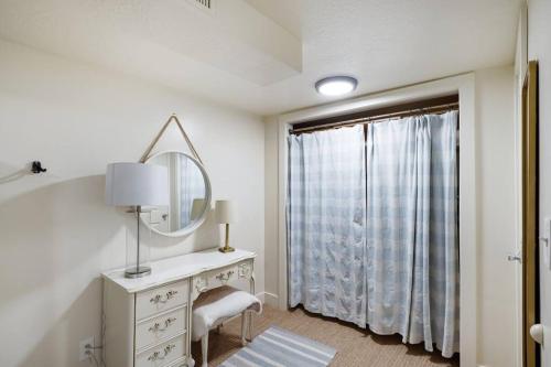 a bedroom with a dressing table and a mirror at 4 Bedroom Luxury home in Kamas in Kamas