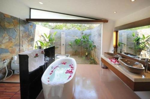 a bathroom with two sinks and a bath tub at Đại Lải Resort - Lake view villa in Phúc Yên