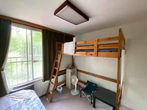 Postel nebo postele na pokoji v ubytování Guesthouse Oomiya base 大宮基地別荘