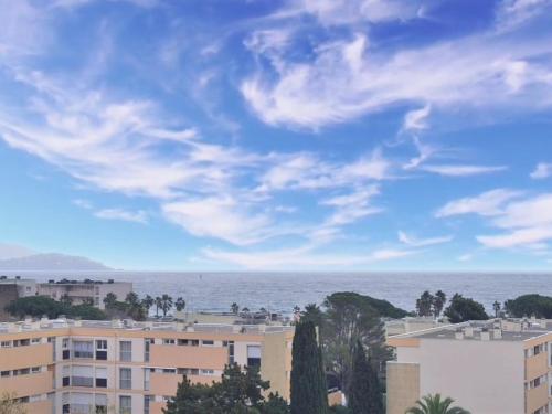 Le Lavandou, T3 climatisé, piscine, tennis, parking, proche plage - FR-1-803-59