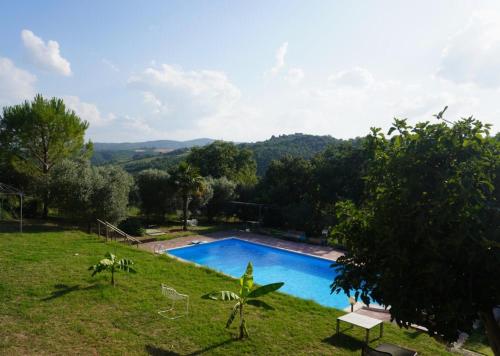 an image of a swimming pool in a yard at Eden - Nel Cuore Della Natura in Compignano