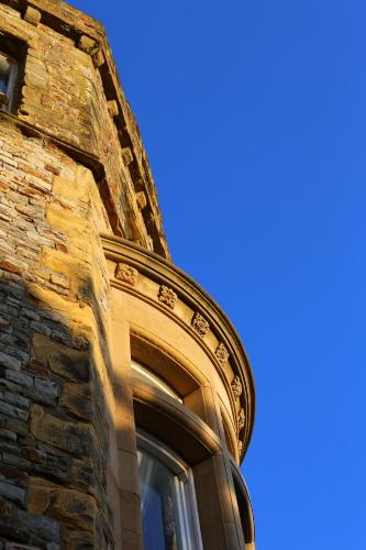 a building with a window on the side of it at Highlands Hotel and bar in Hastings