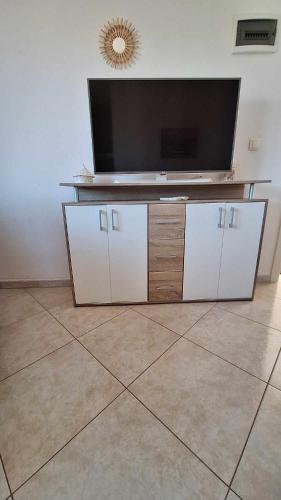 Three Lions Apartment