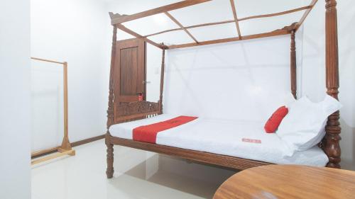 Katil atau katil-katil dalam bilik di RedDoorz at Casa Rafaelle Transient Ilocos Sur