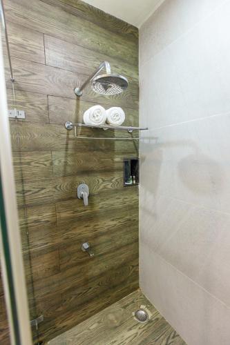 Koupelna v ubytování Hotel DSF Grand Plaza
