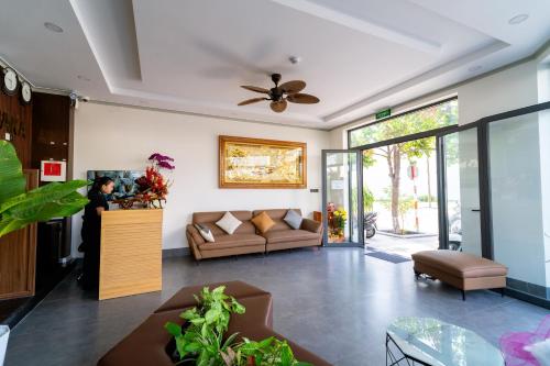 Khu vực ghế ngồi tại OSAKA BOUTIQUE PHAN THIET HOTEL