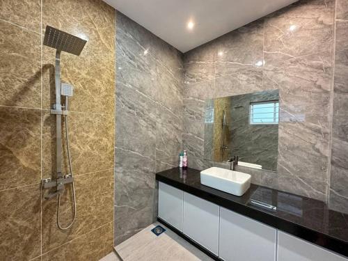 a bathroom with a sink and a shower at Jk Home Stampin Semi-Detached 12pax 4BedR 3BathR 4Carparks in Kuching