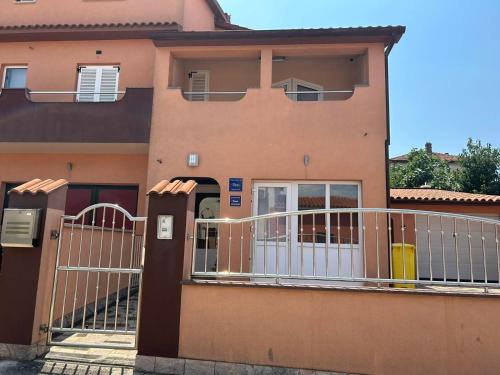 a house with a balcony with a gate at Apartment studio Rosi 1, with free public parking in a quiet location in Pula