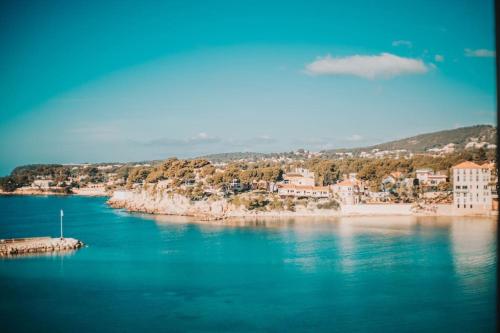 a body of water with a city and a beach at LOVE IN Bandol - Balneo & Vue Mer in Bandol